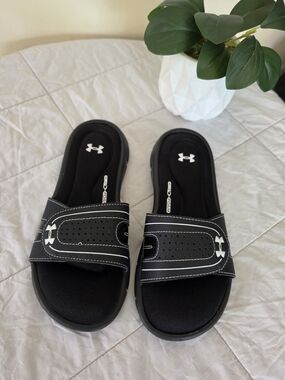 Under Armour Women's Ignite Vlll  Black Slide Sandals 4D Foam Size 6